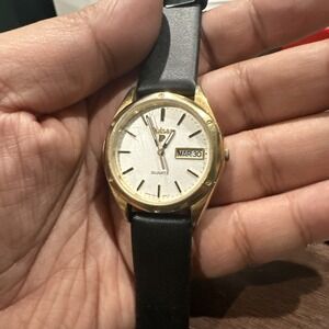 Working Vintage PULSAR Gold Tone 36MM DAY Date‎ Quartz Watch Black Leather Band